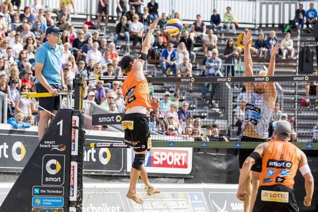 Tim Holler gegen Jonas Schroeder Becker Schroeder vs Holler Wickler, Deutsche smart Beach-Volleyball Meisterschaften 2017, 01.09.17 Timmendorfer Strand Schleswig-Holstein Germany Copyright: xAgentur54Gradx xChristianxSchaffrathx