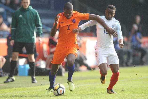 Denzel Dumfries of Holland U21 U 21 Ademola Lookman of England U21 during the EURO U21 2017 qualifying match between Netherlands U21 and England U21 at the Vijverberg stadium on September 01, 2017 in Doetinchem, The Netherlands Netherlands U21 v England U21 EURO U21 2019 qualifier 2017 2018 xVIxVIxImagesx xTomxBodexMultimediaxIVx 8622748