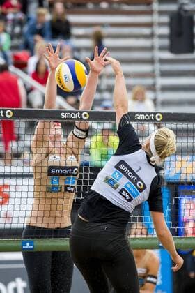 Julia Sude gegen Victoria Bieneck Laboureur Sude vs Bieneck Schneider, Deutsche smart Beach-Volleyball Meisterschaften 2017, 01.09.17 Timmendorfer Strand Schleswig-Holstein Germany Copyright: xAgentur54Gradx xChristianxSchaffrathx