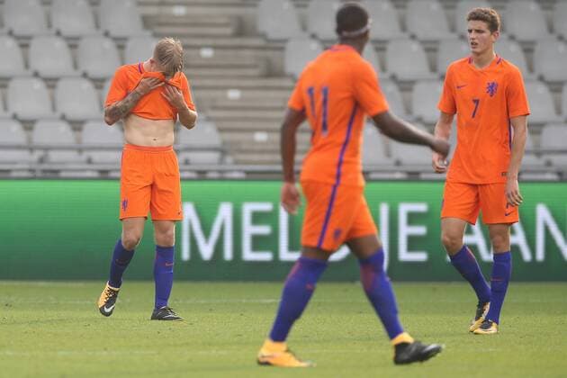 Rick van Drongelen of Holland U21 U 21 Gervane Kastaneer of Holland U21. Guus Til of Holland U21 during the EURO U21 2017 qualifying match between Netherlands U21 and England U21 at the Vijverberg stadium on September 01, 2017 in Doetinchem, The Netherlands Netherlands U21 v England U21 EURO U21 2019 qualifier 2017 2018 xVIxVIxImagesx xTomxBodexMultimediaxIVx 8622830