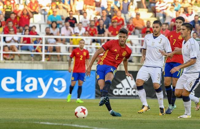 Spain s midfielder Mikel Merino (L) scores during the Under-21 friendly soccer match between Spain and Italy at Salto del Caballo stadium, in Toledo, Spain, 01 September 2017. Spain vs Italy !ACHTUNG: NUR REDAKTIONELLE NUTZUNG!  Copyright: xIsmaelxHerrerox 20170901-636398946120502170