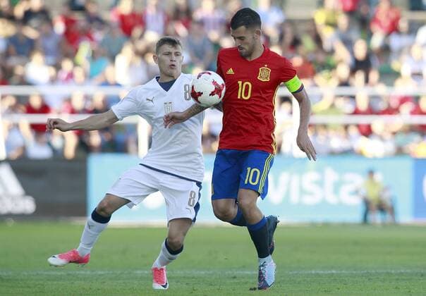 Spain s Dani Ceballos (r) and Italy s Barella during international sub 21 friendly match. September 1,2017.  (2017090103)
