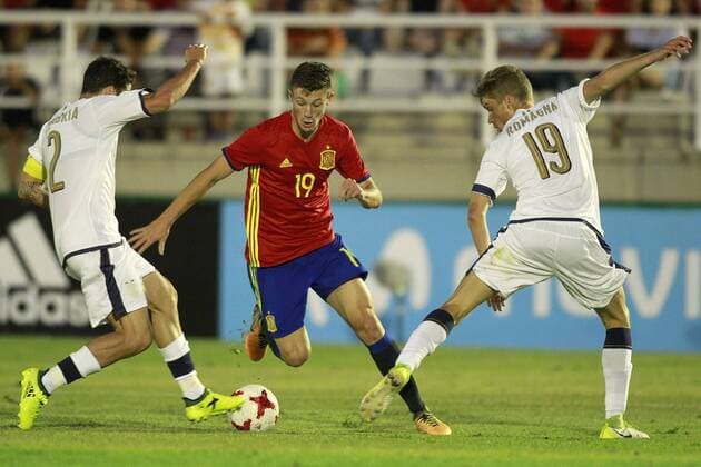 Spain s Marc Gual (c) and Italy s Calabria (l) and Romagna during international sub 21 friendly match. September 1,2017.  (2017090121)