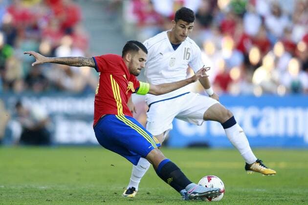 Spain s Dani Ceballos (l) and Italy s Orsolini during international sub 21 friendly match. September 1,2017.  (2017090105)