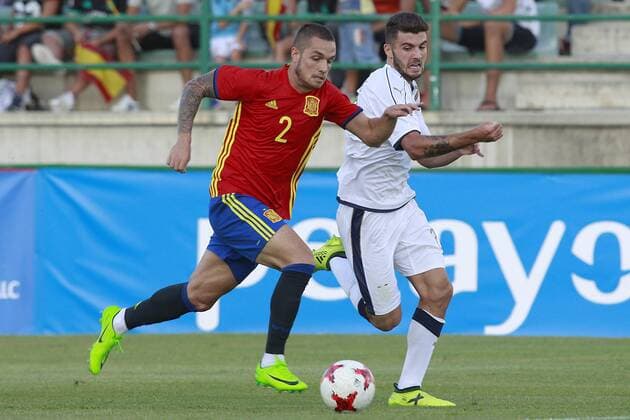 Spain s Lirola (l) and Italy s Pezzella during international sub 21 friendly match. September 1,2017.  (2017090107)