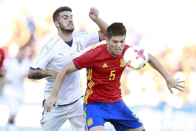 Spain s Mere (r) and Italy s Cutrone during international sub 21 friendly match. September 1,2017.  (2017090110)