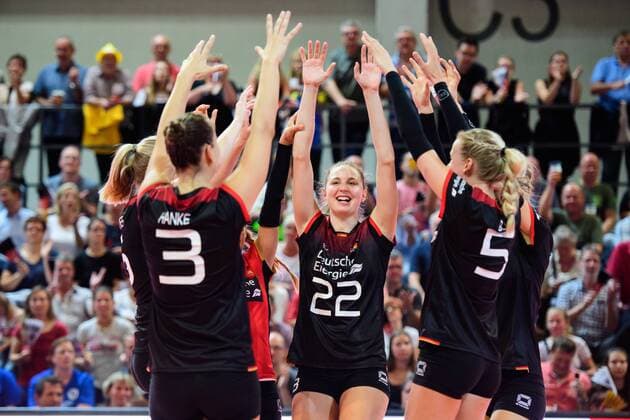 01.09.2017, Palmberg Arena, Schwerin Volleyball, Länderspiel Laenderspiel, Deutschland vs. Türkei Tuerkei Jubel Denise Hanke ( 3 GER), Jennifer Geerties ( 6 GER), Lenka Dürr Duerr ( 1 GER), Lisa Gründing Gruending ( 22 GER), Leonie Schwertmann ( 20 GER), Jana Franziska Poll ( 5 GER)