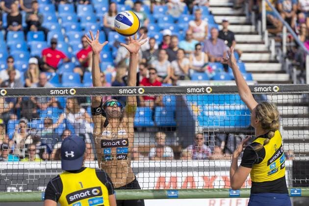 Tatjana Zautys gegen Kira Walkenhorst. Ludwig Walkenhorst vs Gernert Zautys, Deutsche smart Beach-Volleyball Meisterschaften 2017, 02.09.17 Timmendorfer Strand Schleswig-Holstein Germany Ahmann-Hager-Arena Copyright: xAgentur54Gradx xFelixxKoenigx