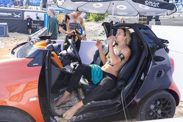 Laura Ludwig und Kira Walkenhorst nach der Niederlage und dem Ausscheiden aus der deutschen Meisterschaft. Ludwig Walkenhorst vs Gernert Zautys, Deutsche smart Beach-Volleyball Meisterschaften 2017, 02.09.17 Timmendorfer Strand Schleswig-Holstein Germany Ahmann-Hager-Arena Copyright: xAgentur54Gradx xFelixxKoenigx