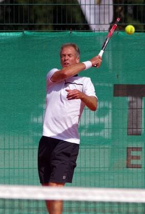 Anders Jarryd (auch: Järryd) spielte in der Saison 2017 der Tennis-Bundesliga für TC Sportpark Rot-Weiß Rheinbach. Der frühere Tennisprofi aus Schweden gewann mehrere Grand-Slma-Titel.