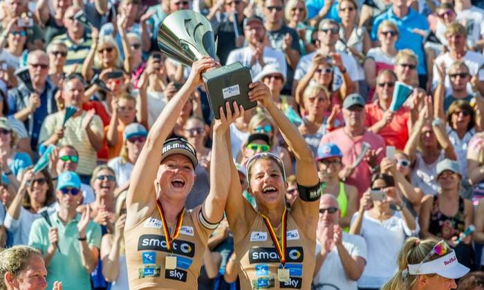 Bilder des Tages - SPORT Deutsche smart Beach-Volleyball Meisterschaften Timmendorfer-Strand am 02.09.2017 Julia Sude (VfB Friedrichshafen), Chantal Laboureur (MTV Stuttgart ); Deutsche smart Beach-Volleyball Meisterschaften am 02.09.2017, Ahmann-Hager-Arena, Timmendorfer-Strand. xPWx