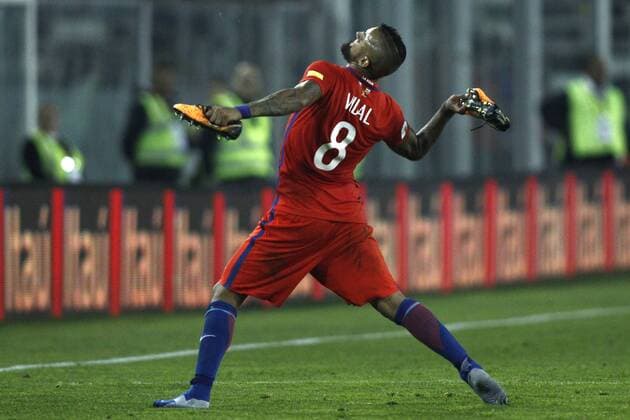 Futbol, Chile vs Paraguay. Eliminatorias al mundial de Rusia 2018. El jugador de la seleccion chilena Arturo Vidal, se lamenta luego de perder contra Paraguay el partido por las clasificatorias al mundial de Rusia 2018 disputado en el estadio Monumental de Santiago, Chile. 31 08 2017 Marcelo Hernandez Photosport Football, Chile vs Paraguay. Russia 2018 World Cup qualification. Chile s player Arturo Vidal, reacts after losing against Paraguay for 2018 Russia World Cup qualification match at the Monumental stadium in Santiago, Chile. 31 08 2017 Marcelo Hernandez Photosport Chile vs Paraguay, clasificatorias Mundial Rusia 2018. 