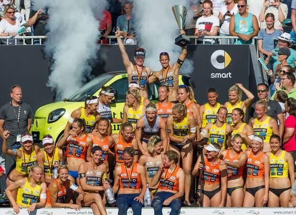Bilder des Tages - SPORT Deutsche smart Beach-Volleyball Meisterschaften Timmendorfer-Strand am 02.09.2017 Julia Sude (VfB Friedrichshafen), Chantal Laboureur (MTV Stuttgart ) und alle Teilnehmerinnen; Deutsche smart Beach-Volleyball Meisterschaften am 02.09.2017, Ahmann-Hager-Arena, Timmendorfer-Strand. xPWx