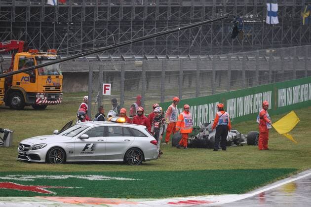 02.09.2017- Qualifying, Romain Grosjean (FRA) Haas F1 Team VF-17 crash Italian Grand Prix, Monza 31 August - 03 September 2017 02.09.2017- Qualifying, Romain Grosjean (FRA) Haas F1 Team VF-17 crash 