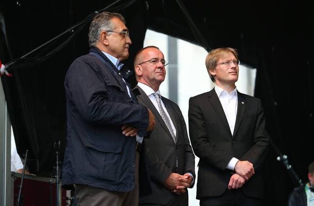 Tag der Niedersachsen 2017 Wolfsburg, Deutschland. 02.09.2017, 01-03.09.2017 Tag der Niedersachsen, Empfang Frauen VfL Wolfsburg (Meister und Pokalsieger 2016 2017), RathausbuÌˆhne, GeschaÌˆftsfuÌˆhrer Dr. Tim Schumacher (VfL Wolfsburg).Boris Pistorius, Vorsitzender des Aufsichtsrats und Mitglied des Präsidiums Francisco Javier Garcia Sanz (VfL Wolfsburg) Wolfsburg