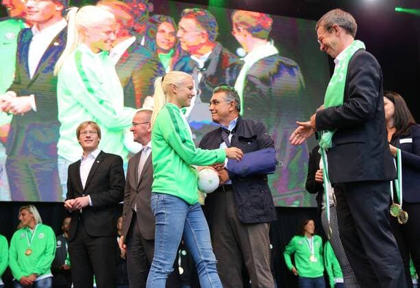 Tag der Niedersachsen 2017 Wolfsburg, Deutschland. 02.09.2017, 01-03.09.2017 Tag der Niedersachsen, Empfang Frauen VfL Wolfsburg (Meister und Pokalsieger 2016 2017), RathausbuÌˆhne, OberbuÌˆrgermeister Klaus Mohrs und GeschaÌˆftsfuÌˆhrer Dr. Tim Schumacher (VfL Wolfsburg).Boris Pistorius, Vorsitzender des Aufsichtsrats und Mitglied des Präsidiums Francisco Javier Garcia Sanz (VfL Wolfsburg) Wolfsburg