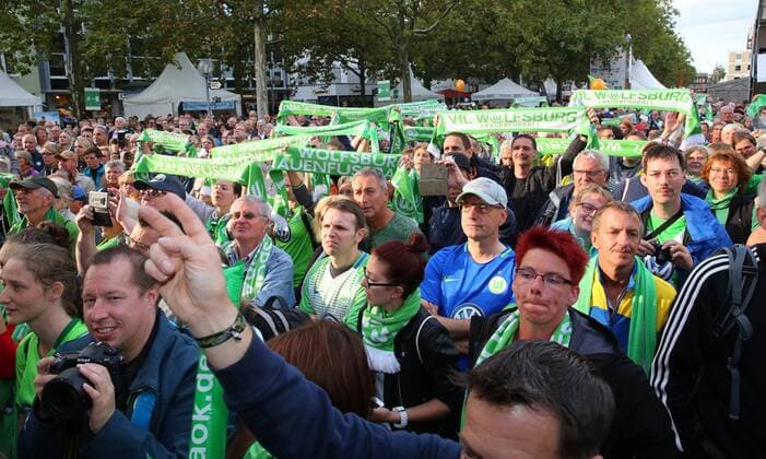 Tag der Niedersachsen 2017 Wolfsburg, Deutschland. 02.09.2017, 01-03.09.2017 Tag der Niedersachsen, Empfang Frauen VfL Wolfsburg (Meister und Pokalsieger 2016 2017), RathausbuÌˆhne, VfL Fans und Zuschauer Wolfsburg