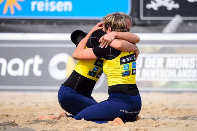 02.09.2017, Timmendorfer Strand, Ahmann-Hager-Arena Beachvolleyball, Deutsche Meisterschaft Jubel nach Matchball Sieg - Tatjana Zautys, Melanie Gernert