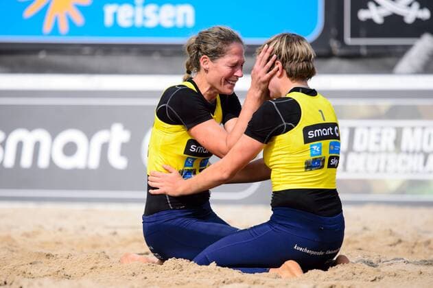 Bilder des Tages - SPORT 02.09.2017, Timmendorfer Strand, Ahmann-Hager-Arena Beachvolleyball, Deutsche Meisterschaft Jubel nach Matchball Sieg - Tatjana Zautys, Melanie Gernert