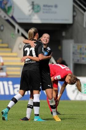 v.li.: Ana-Maria Crnogorcevic (Frankfurt, 21), Torschützin Jackie Groenen (Frankfurt, 14), jubeln über das Tor zum 2:0, Jubel, Torjubel, Torerfolg, celebrate the goal, goal, celebration, Jubel ueber das Tor, optimistisch, Action, Aktion, Fussball, Allianz Frauen-Bundesliga, 1. FFC Frankfurt - 1. FC Köln, xozx