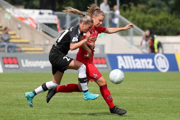 v.li.: Ana-Maria Crnogorcevic (Frankfurt, 21), Kristina Hild (Köln, 27), Zweikampf, Duell, duel, tackle, tackling, Dynamik, Action, Aktion, Fussball, Allianz Frauen-Bundesliga, 1. FFC Frankfurt - 1. FC Köln, xozx