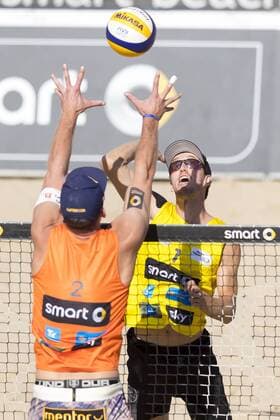 Lorenz Schuemann gegen Sebastian Fuchs. Fuchs Stadie vs Schuemann Thole, Deutsche smart Beach-Volleyball Meisterschaften 2017, 03.09.17 Timmendorfer Strand Schleswig-Holstein Germany Ahmann-Hager-Arena Copyright: xAgentur54Gradx xFelixxKoenigx
