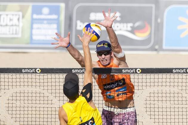 Lorenz Schuemann gegen Sebastian Fuchs. Fuchs Stadie vs Schuemann Thole, Deutsche smart Beach-Volleyball Meisterschaften 2017, 03.09.17 Timmendorfer Strand Schleswig-Holstein Germany Ahmann-Hager-Arena Copyright: xAgentur54Gradx xFelixxKoenigx
