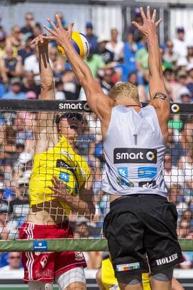 Philipp-Arne Bergmann gegen Tim Holler. Holler Wickler vs Bergmann Harms, Halbfinale, Deutsche smart Beach-Volleyball Meisterschaften 2017, 03.09.17 Timmendorfer Strand Schleswig-Holstein Germany Copyright: xAgentur54Gradx xJohnxGarvex