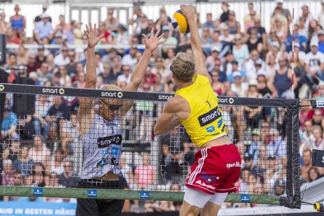 Philipp-Arne Bergmann gegen Tim Holler. Holler Wickler vs Bergmann Harms, Halbfinale, Deutsche smart Beach-Volleyball Meisterschaften 2017, 03.09.17 Timmendorfer Strand Schleswig-Holstein Germany Copyright: xAgentur54Gradx xJohnxGarvex