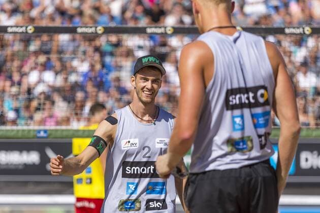 Clemens Wickler und Tim Holler freuen sich ueber einen Punkt. Holler Wickler vs Bergmann Harms, Halbfinale, Deutsche smart Beach-Volleyball Meisterschaften 2017, 03.09.17 Timmendorfer Strand Schleswig-Holstein Germany Copyright: xAgentur54Gradx xJohnxGarvex