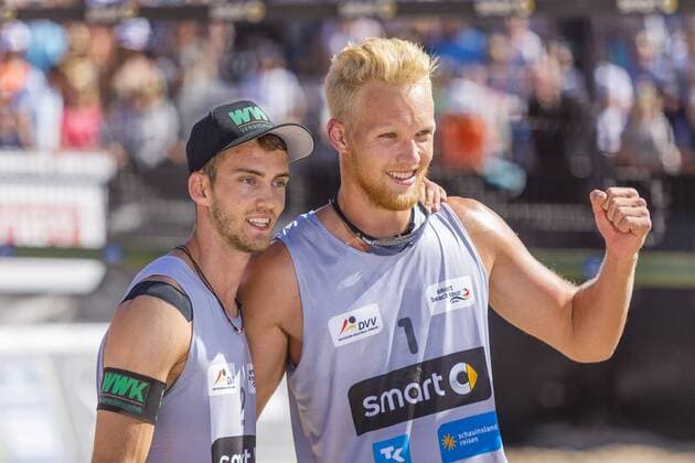 Clemens Wickler und Tim Holler freuen sich ueber den Einzug ins Finale. Holler Wickler vs Bergmann Harms, Halbfinale, Deutsche smart Beach-Volleyball Meisterschaften 2017, 03.09.17 Timmendorfer Strand Schleswig-Holstein Germany Copyright: xAgentur54Gradx xJohnxGarvex