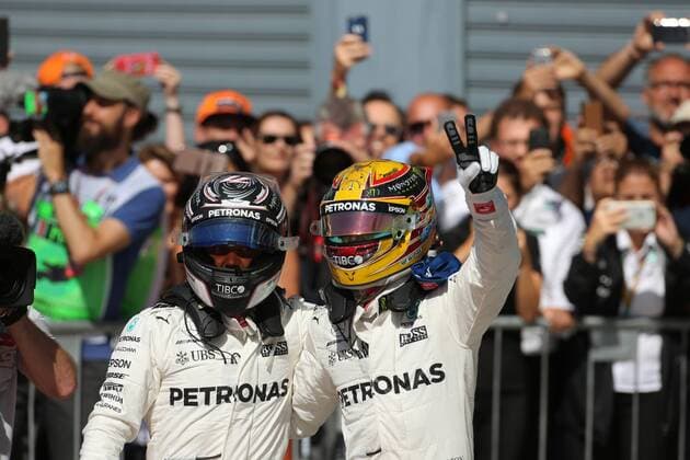 Bilder des Tages - SPORT 03.09.2017- Celebration in parc fermee, Lewis Hamilton (GBR) Mercedes AMG F1 W08 and Valtteri Bottas (FIN) Mercedes AMG F1 W08 Italian Grand Prix, Monza 31 August - 03 September 2017 03.09.2017- Celebration in parc fermee, Lewis Hamilton (GBR) Mercedes AMG F1 W08 and Valtteri Bottas (FIN) Mercedes AMG F1 W08 