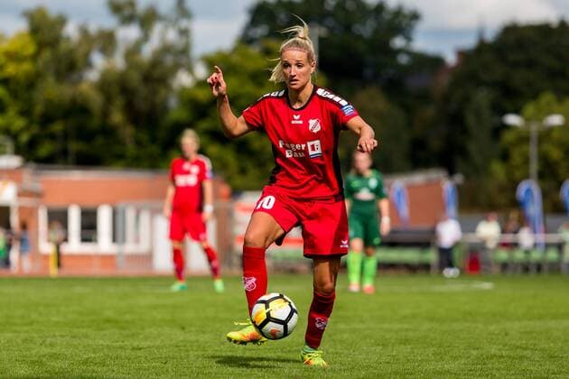 Selina Wagner (SC Sand, 10) Freisteller, Einzelbild, Aktion, Action, Fussball, Allianz Frauen-Bundesliga, SV Werder Bremen - SC Sand, xdgx
