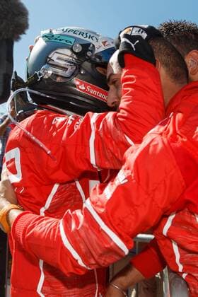 Sebastian Vettel (Scuderia Ferrari) jubelt mit seinem Team, Grosser Preis von Italien 2017, Rennen, Motorsport, Formel 1, 03.09.2017, Monza Copyright: xNeisx Eibner-Pressefotox EP_ans