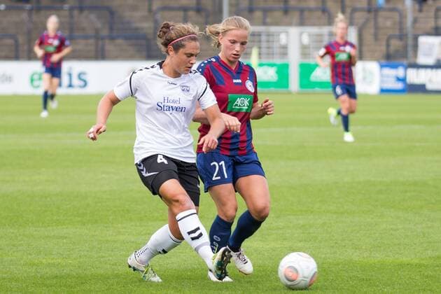 v.li.: Shannon Woeller (FF USV Jena, 4), Tabea Kemme (Turbine Potsdam, 21); Zweikampf, Duell, Aktion, action, Fußball, Allianz Frauen-Bundesliga, 1. FFC Turbine Potsdam - FF USV Jena, xprx
