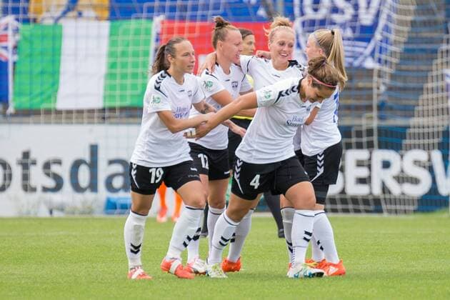 Jubel bei FF USV Jena über das Tor von Karoline Heinze (FF USV Jena, 13); Jubel, celebration, Fußball, Allianz Frauen-Bundesliga, 1. FFC Turbine Potsdam - FF USV Jena, xprx
