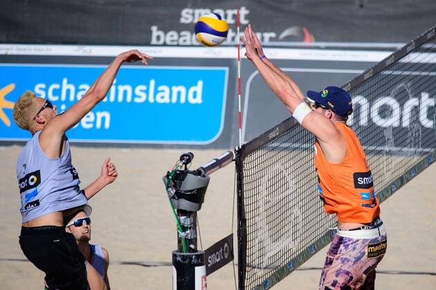 03.09.2017, Timmendorfer Strand, Ahmann-Hager-Arena Beachvolleyball, Deutsche Meisterschaft Angriff Tim Holler - Block Sebastian Fuchs