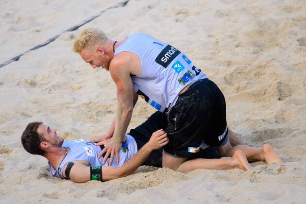 Beachvolleyball, DM Timmendorfer Strand, Tim Holler und Clemens Wickler sind Deutscher Meister 03.09.2017, Timmendorfer Strand, Ahmann-Hager-Arena Beachvolleyball, Deutsche Meisterschaft Jubel Clemens Wickler, Tim Holler nach Matchball Sieg