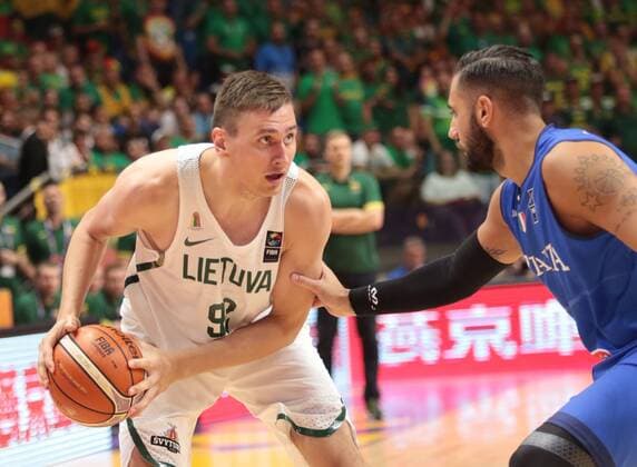 Lithuania s ULANOVAS Edgaras(92) Italy s ARADORI Pietro(4) during the FIBA EuroBasket 2017 basketball championship match between Italy and Lithuania at Tel Aviv Arena in Tel Aviv, Israel on September 3, 2017 Nir Keidar 