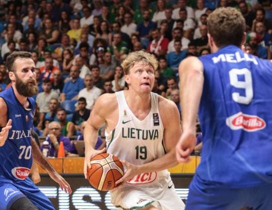 Lithuania s KUZMINSKAS Mindaugas(19) Italy s MELLI Nicolo(9) and DATOME Luigi(70) during the FIBA EuroBasket 2017 basketball championship match between Italy and Lithuania at Tel Aviv Arena in Tel Aviv, Israel on September 3, 2017 Nir Keidar 