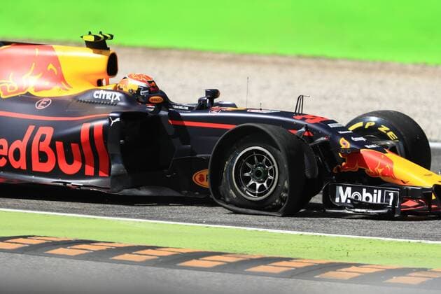 3rd September 2017, Autodromo Nazionale Monza, Monza; Italian Grand Prix, Race Day; Max Verstappen - Red Bull Racing with flat tyre xOctanex  ActionPlus11925659