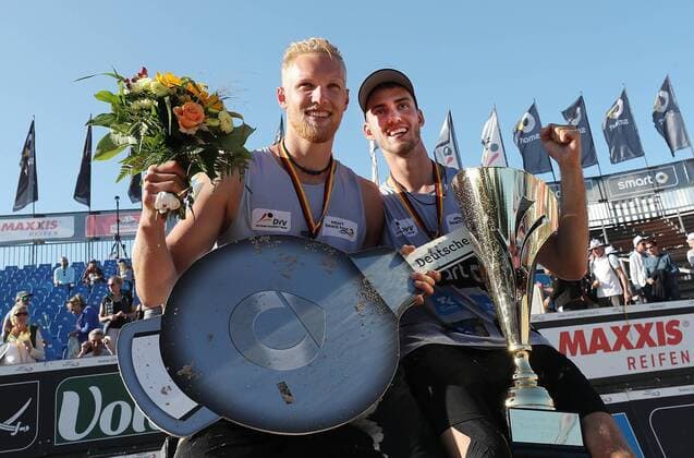 Deutscher Meister im Beach volleyball Beachvolleyball v.l. Tim Holler und Clemens Wickler