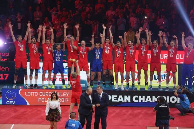 Krakow , Tauron Arena 03.09.2017 siatkowka Mistrzostwa Europy CEV 2017 Final Niemcy - Rosja NZ ceremonia medalowa , Rosja wygrala mistrzostwo Europy , zloty medal FOT Michal Nowak Newspix.pl Krakow , Tauron Arena 03.09.2017 sport volleyball 2017 CEV Volleyball European Championship EM Europameisterschaft - Men The final game , golden medal match Germany - Russia photo by Michal Nowak Newspix.pl --- Newspix.pl FRANCE OUT!  170903MIN189
