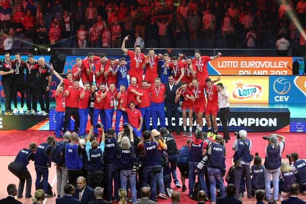Krakow , Tauron Arena 03.09.2017 siatkowka Mistrzostwa Europy CEV 2017 Final Niemcy - Rosja NZ ceremonia medalowa , Rosja wygrala mistrzostwo Europy , zloty medal FOT Michal Nowak Newspix.pl Krakow , Tauron Arena 03.09.2017 sport volleyball 2017 CEV Volleyball European Championship EM Europameisterschaft - Men The final game , golden medal match Germany - Russia photo by Michal Nowak Newspix.pl --- Newspix.pl FRANCE OUT!  170903MIN192