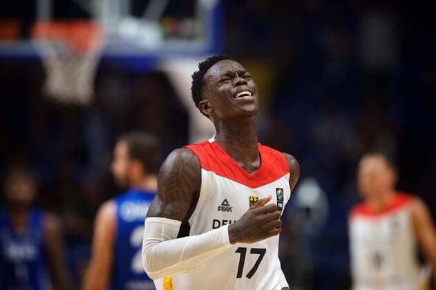 Basketball Tel Aviv 03.09.2017 Eurobasket 2017 Europameisterschaft der Herren Vorrunde Deutschland (GER) - Israel (ISR) Dennis Schröder Schroeder (Deutschland, No.17) Schröder fassungslos