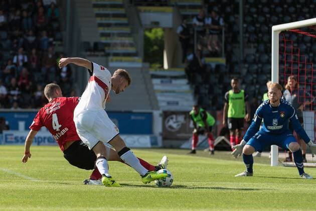 Eric Hoffmann 46 (VFB Stuttgart), Lukas hoffmann 04 (SG Sonnenhof Grossaspach), Maximilian Reule 21 (SG Sonnenhof Grossaspach), SG Sonnenhof Grossaspach gegen VFB Stuttgart, Fussball, Testspiel, Laenderspielpause, 03.09.2017, Grossaspach Copyright: xWalther Eibner-Pressefotox EP_SWR