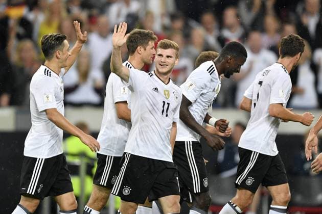 Bilder des Tages - SPORT TOR zum 4:0 durch Timo Werner (GER) Torjubel v.li.: Mesut Özil GER) Thomas Müller GER) Timo Werner (GER) Antonio Rüdiger (GER) Jonas Hector (GER) DFB Länderspiel Deutschland GER vs Norwegen NOR WMQ WM-Qualifikation zur FIFA Weltmeisterschaft 2018 Mercedes-Benz Arena, Stuttgart, Deutschland 04.09.2017 DFB Länderspiel Deutschland GER vs Norwegen NOR WMQ WM-Qualifikation zur FIFA Weltmeisterschaft 2018