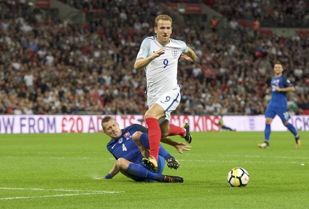 England v Slovakia 2018 FIFA World Cup WM Weltmeisterschaft Fussball Qualifying Harry Kane of England is tackled by Jan Durica of Slovakia during the 2018 FIFA World Cup Qualifying match at Wembley Stadium, London Copyright: xAlanxStanfordx FIL-10615-0021 UK Newspapers OUT