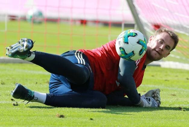 Torwart Manuel Neuer beim Torwarttraining Fussball 1.BL FC Bayern München 04.09.2017 Training