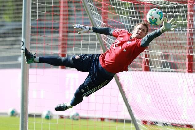 Torwart Manuel Neuer beim Torwarttraining Fussball 1.BL FC Bayern München 04.09.2017 Training